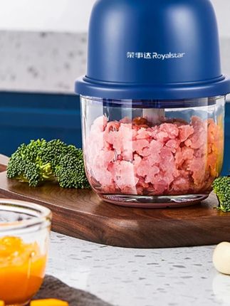 家人们看过来!荣事达这款绞肉机真的绝了!3秒绞肉、5秒出蒜泥,宝宝辅食细腻无颗粒,一机搞定全家三餐!食品级不锈钢杯体,安全无异味,老人小孩都能用。300W纯铜电机,动力足还静音,早上打个豆浆都不怕吵醒家人。一键操作超简单,清洗也方便,水冲一下就干净。今天直播间专属价,领券立减30,只要59.9带回家!库存只剩最后20组,点下方小黄车直接抢,错过拍大腿!#荣事达电动料理机   #电动搅蒜器  #省事省力  #厨房好物 #灵魂料汁