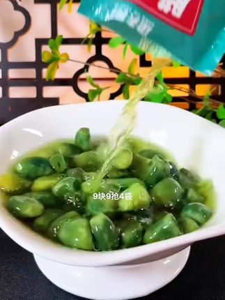 翡翠腊八蒜,酸甜爽口,嘎嘣脆! 大鱼大肉吃多了,吃点解腻下饭的腊八蒜,清脆爽口,酸酸甜甜的超好吃,关键是个位数到手4带!!!配面条饺子嘎嘎香#腊八蒜 #清脆 #开胃菜 #大鱼大肉吃多了就来点它