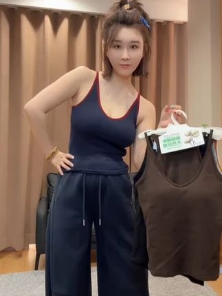 精心的打扮, 将生活的诗意, 写进秋天的卷首语。 #吊带背心 #时尚洋气 #美背系列 #休闲百搭款