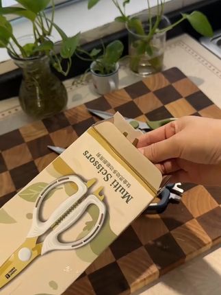 一把剪刀多种用途!一把好用的厨房剪刀,真的可以让你做饭省很多事。#厨房好物 #厨房必备神器 #厨房剪刀 #特恩斯 #好物推荐🔥