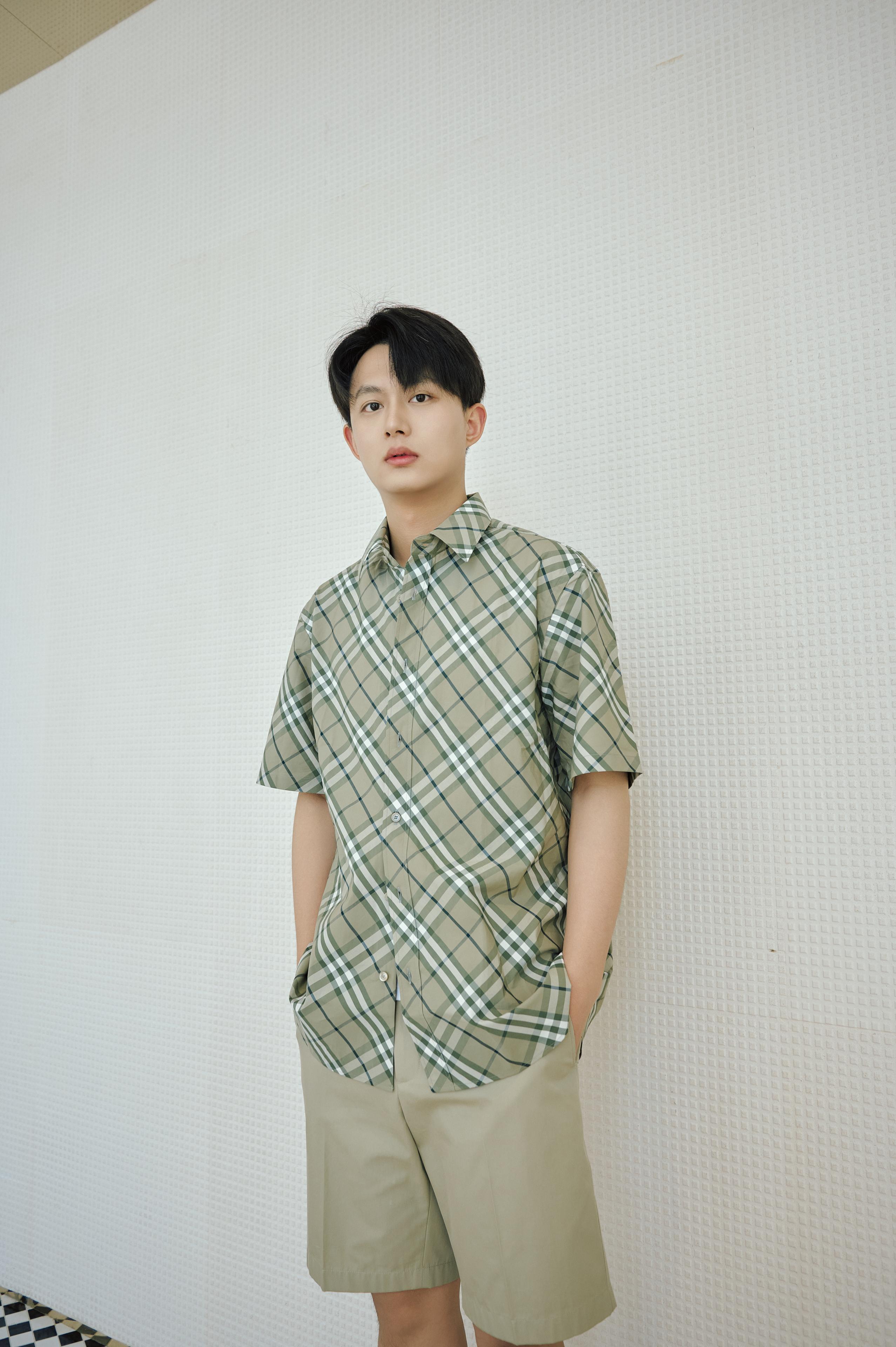 博柏利男士格纹衬衫短袖,云雀色清新干净。#Burberry #格纹 #衬衫