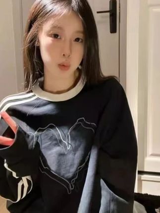YWBY美式潮牌印花三杠圆领卫衣女春秋加绒加厚ins宽松慵懒风上衣#谁穿谁好看 #显瘦穿搭 #高级感穿搭 #休闲减龄穿搭 #ootd穿搭