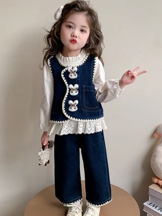 女童洋气牛仔套装 小女孩时髦春秋新款女宝宝马甲阔腿裤三件套甜美#生女儿就是用来打扮的 #潮童必备 #生女儿就要这样穿 #好看的衣服都在这里