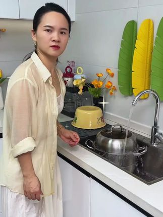 这个挡着就不会把衣服和地上弄得到处都是水了 厨房卫生间都可用 #挡水板 #厨房挡水板 #实用好物 #挡水板防溅水 #挡水板推荐