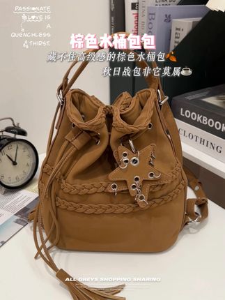 秋冬新品 高级感小众水桶包 韩系复古斜挎包 #斜挎包 #ootd穿搭 #百搭包包 #平价好物 #水桶包