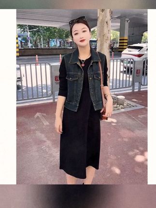 新款女士春秋怀旧牛仔马甲宽松洋气千金妈妈马甲背心外套。#牛仔马甲 #女士马甲 #妈妈马甲 #背心外套 #宽松背心