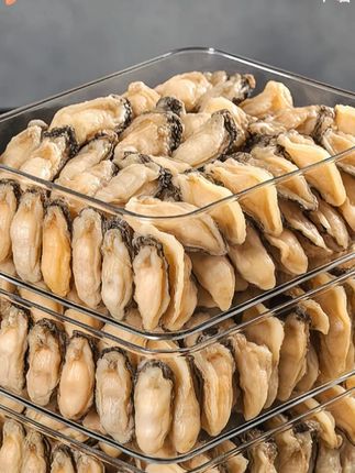 每一颗都是老师傅精心晾晒,掰开还能闻到浓郁的海洋气息食!肉质紧实饱满,完全没有干瘪廉价感!用来炖豆腐汤,一口鲜的很。咱就是说,这性价比直接拉满!花一杯奶茶钱就能囤一波鲜味炸弹涨,厨房小白秒变料理大神!!#生蚝干 #海鲜美食 #海蛎子 #真材实料好味道 #海鲜干货