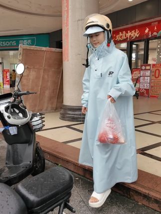 户外雨季到来了,这款加宽加长A字版型人车分离带袖雨衣让你在雨天出行不再湿漉漉#雨衣 #户外穿搭 #出门必备#户外