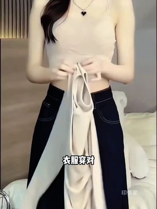 找到我的人生上衣啦!纽扣半开领真的好好看!上身蚂蚁腰的既视感!#辣妹 #辣妹穿搭 #早秋新款 #小众设计感 #韩系穿搭