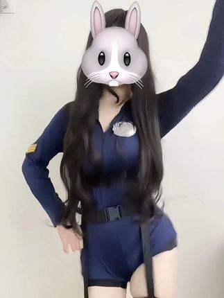 王子喜欢公主,青蛙王子也一样,灰姑娘只是偶然。#浅摇一下