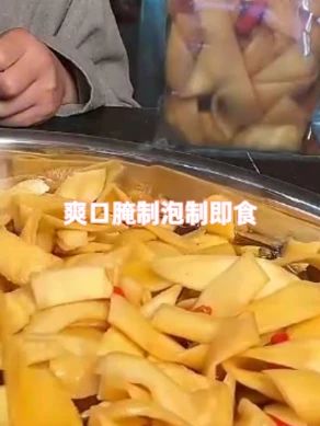 爽口腌制泡制即食 湖南岳阳大刀萝卜皮家用的是湖南神山特有的长白玉萝卜,口感比普通白萝卜更加的清甜清脆#妈呀太香了 #美食推荐 #吃货日常 #下饭神器 #川菜 @DOU+好生意 @DOU+小助手