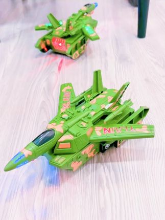 儿童电动坦克自动变形飞机模型1一3岁宝宝音乐声光万向玩具车男孩#儿童玩具 #电动坦克 #变形飞机 #宝宝玩具 #男孩玩具