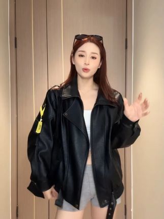 高端肌理感阔版双领机车皮衣女春秋时尚宽松显瘦 #宽松版型 #气质这一块拿捏死死的 #显瘦穿搭 #温柔风穿搭 #谁穿谁好看不分年龄段