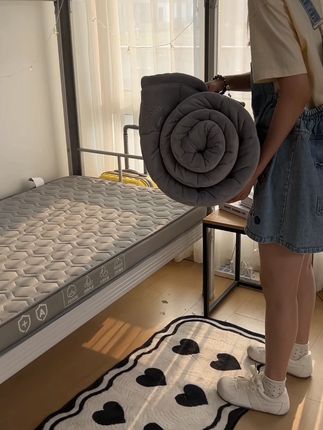 家里有孩子要住校的注意啦!快来看看这款牛奶绒加厚防滑床褥垫,加厚设计保暖又舒适#宿舍好物 #牛奶绒床垫 #冬季必备