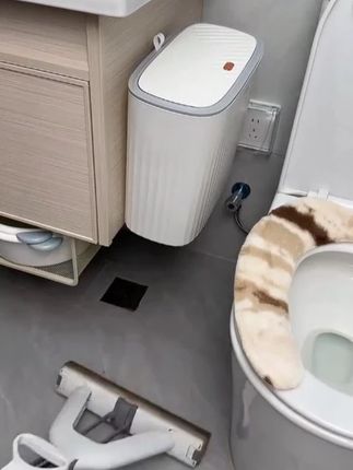就这个夹缝垃圾桶,放在卫生间厨房客厅都实用又好看#高档卫生间垃圾桶 #夹缝垃圾桶 #壁挂垃圾桶 #卫生间垃圾桶 X