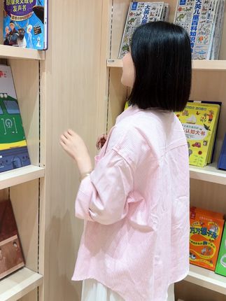 迪士尼故事书出英文版啦,孩子跟着动画故事就能学英语,29篇英语短文故事,232个课本同步单词,手指点读发声,中英双语,孩子跟着听,提升英语语感,积累词汇量#英文故事#课外阅读#英语#童书推荐