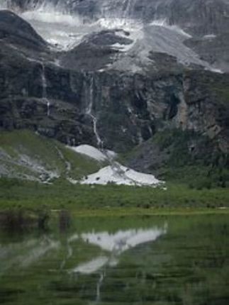 在卫生间装两个这样的拖把夹,打扫卫生方便还不占门后空间 #拖把夹 #把收纳整理当成一种习惯