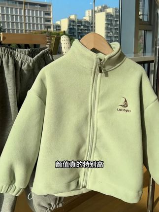 天冷就给孩子穿奥粒绒!软乎乎像被窝,再也不怕冻感冒~ #潮童必备 #保暖舒适 #潮童穿搭 #高品质童装 #童装