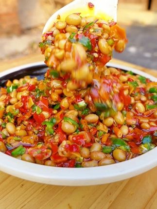 湖南的这款青椒豆豉真的很不错!香辣软糯拌粉拌饭真的好吃! #乡村美食 #青椒豆豉 #豆豉 #下饭菜