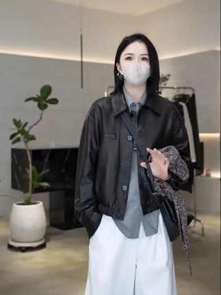 不只是衣服,更是一种生活态度,头层小羊皮,软糯有质感。#小个子穿搭 #真皮皮衣 #简约搭配