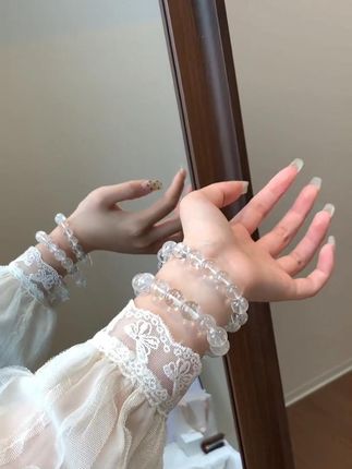 想找款独特又显气质的手串,怎么就这么难? 要么质感拉胯,要么戴起来俗气!直到遇见白阿塞水晶手串✨ 颗颗晶莹剔透, 像把月光揉进了珠子里,清冷又高级。而且不用担心容易磨损掉色,日常戴超省心,轻松拿捏氛围感,拯救你的饰品选择困难症!#白阿塞水晶 #水晶手串 #显白神器 #高级感穿搭 #精致