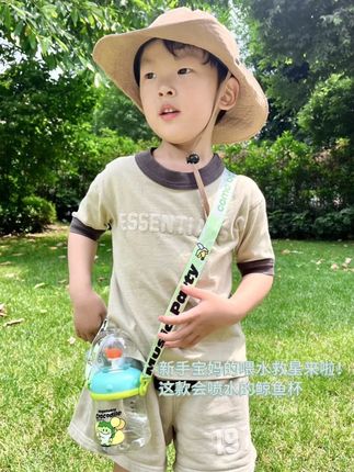 家人们谁懂啊!这个会喷水的杯子根本是全家抢着用的快乐制造机原以为只是给娃玩的幼稚玩具,结果我和老公、甚至来家里做客的朋友都偷偷抢着用,连办公室同事看了都追着要链接!#鲸鱼喷泉杯 #鲸鱼杯 #可萌贝比小鲸鱼喷水杯 #宝宝不爱喝水 #鲸鱼喷水杯