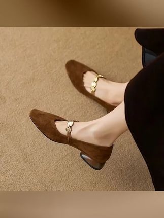 女孩子们看过来 2025新款真皮方头玛丽珍鞋 金币链点缀 低跟舒适又百搭 复古法式风超有范 #鞋控日常 #粗跟单鞋 #夏天玩水穿搭包出片的 #显瘦显高显腿长 #单鞋