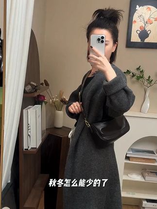 早秋新款乌木女包通勤百搭爆款斜挎包单肩腋下包时尚饺子小众包包#早秋女包 #乌木色包包 #百搭斜挎包 #小众包包 #通勤包包
