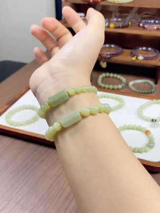 无事牌 它没有繁琐的雕琢,却承载着平安顺遂的美好期许! #和田玉手串