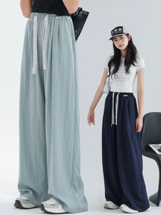 三伏天终于给女儿挖到夏天的薄款冰丝裤! 面料轻薄透气舒服,尺码150-180码,可穿到155斤!#面料舒适透气#百搭裤子#高品质童装#夏季穿搭