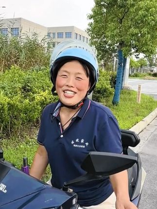 姐妹们想要电动车焊的架子,今天给你们拍出来了。我拍视频用的这个广角镜也给挂出来了#广角镜 #广角镜头 #手机广角镜头 #手机广角镜 #广角镜推荐