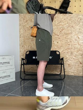 三角标速干防水冲锋短裤男夏季户外登山裤子美式机能风工装运动裤这个颜色好看呀,短裤上身很板正,这个夏天穿舒适透气#品质男装 #短裤推荐 #夏季短裤 #男女同款