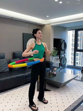 忘记生活的疲惫,感受运动的快乐!爱美的姐妹听劝,再大的肚子都不怕,别看动作简单,就是燃脂又暴汗,简单易坚持#呼啦圈转起来 #暴汗燃脂瘦全身 #大肚腩变小蛮腰 #瘦肚子