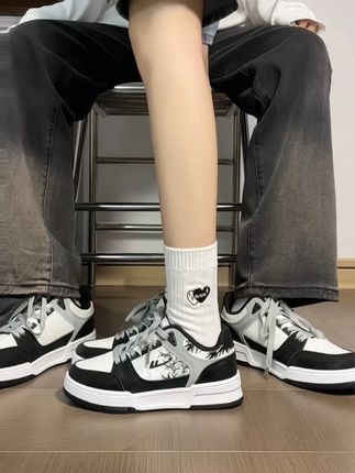 姐妹们谁懂啊~这个原创潮流秘密秘森林男女同款板鞋!! #软底软面穿上超舒服#好穿又好搭#好穿不累脚#百搭鞋子#便宜又好穿