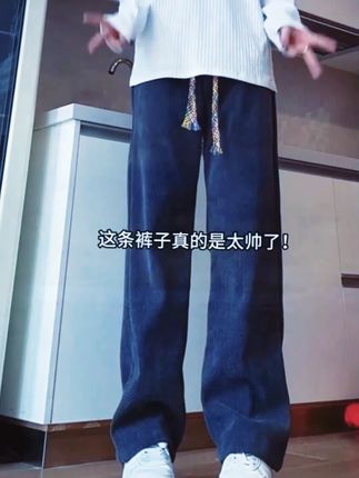 家人们,2025新款潮牌麦穗纹休闲裤来啦!直筒长裤的版型,宽松大码阔腿设计,简直是男士们的时尚救星!穿上它不仅超级显腿直,还特别百搭,无论是搭配简约T恤还是个性卫衣,都能轻松打造出潮流感。秋季就要到了,赶紧入手一条,让你成为街头最靓的仔!#2025秋季新款  #男士休闲裤  #潮牌  #直筒阔腿裤  #百搭长裤