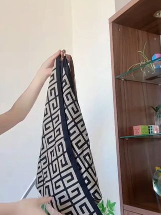 老公总说这个磁吸扣围巾太好看了,时尚百搭,戴上它显年轻