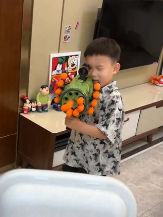 小男孩做梦都会笑醒的八连发,玩起来体验感拉满!太酷炫了!#儿童玩具 #新奇特玩具 #男孩玩具 #男孩子的快乐