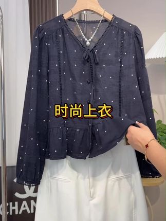 2025秋季新款简单一点开扣蝴蝶结长袖小衫设计感时尚洋气上衣女潮#时尚上衣 #休闲上衣 #时尚长袖 #面料柔软舒适