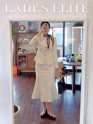 真正的职场极简主义不在于「少」,而在于「刚好」。高腰鱼尾裙 + 多分割压线超优雅,后中隐形拉链好穿脱,藏胯显腿长~#穿出高级感 #品质女装 #知性女人 #同色系搭配 #今天穿什么