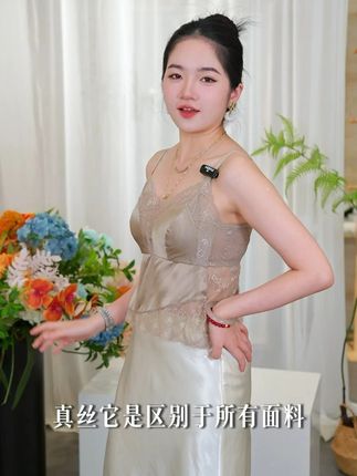 温柔的面料,触手可及的精致感,独特剪裁,演绎专属你的时尚故事 #吊带背心 #亲肤柔软舒适透气 #桑蚕丝内衣 #调整型内衣收副乳