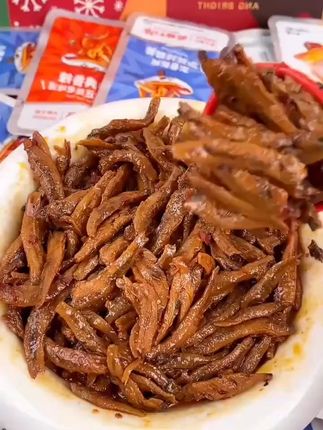 要想解馋还得是卤味小零食,一口一个超赞!#零食推荐 #追剧小零食 #劲仔小鱼 #鱼干 #好吃到停不下来