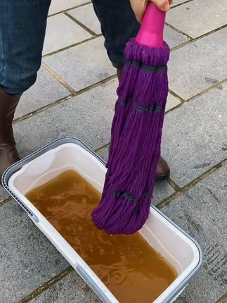 有了这款免手洗拖把拖起地来真得劲,一拧水就净,吸水除生,拖地干净!关键任何地板都能用,姐妹们刷到的一定整把回家用!#免手洗拖把#拧水拖把 #懒人免手洗拖把  #拖地 #免手洗拧水拖 #X