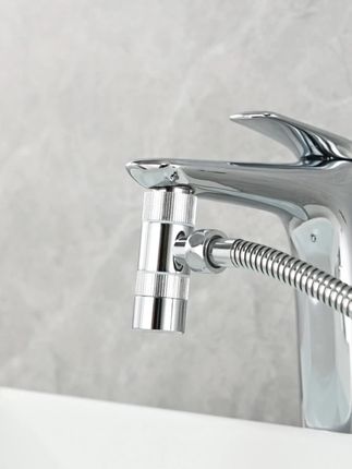 科德林龙头分水器 1.适用于厨房水池水龙头或浴室水池水龙头,连接尺寸外24或内22 2.黄铜材质。 3.360度旋转方向.旋转开关切换 4.4分接口连接,适用于普通淋浴软管 @Ciencia科德林开平市蓓希卫浴有限公司家装主材专卖店 #浴室好物 #分水器 #起泡器