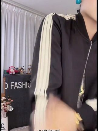 秋季新款女士蝴蝶刺绣棒球服,时尚百搭超吸睛! #秋季女士夹克 #时尚棒球服 #蝴蝶刺绣外套 #秋季百搭外套 #女士休闲上衣