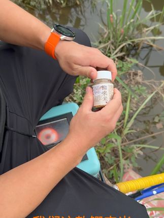 野钓黑坑!鲫鲤鱼疯狂咬钩的秘密武器 夏季鲫鱼难钓?试试这款窝米!#户外钓鱼#钓鱼人#渔具#饵料#钓鱼的乐趣只有钓鱼人懂