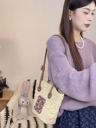 网红款孕妇装秋季新款时尚韩版针织毛衣上衣搭配碎花半身裙春秋款#孕妇套装 #孕妇套装裙 #小众设计感 #韩系穿搭 #轻奢女装