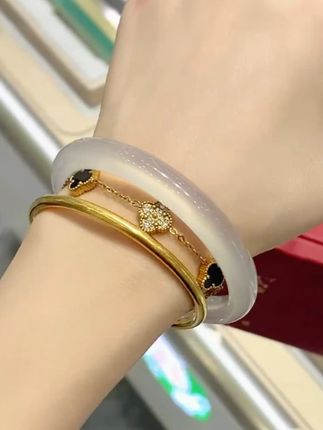 长期主义礼物,精简实用的品质之选~#周大生玉石旗舰店#周大生正品 #专柜品质 #中秋 #周大生香槟月光手镯