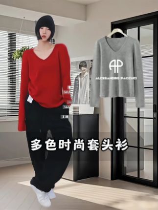 🌡️【自在记忆】套头衫|温差场景都适配,一件穿遍日常 早上穿它挤地铁,哪怕被人群轻微挤压,下车后轻轻拽拉衣身,褶皱就能快速恢复;中午午休趴在桌上,起来后衣身依旧平整,不用刻意整理也能保持精致。机洗 5 次后,面料依旧保持 “初始软度”,领口、袖口不会松垮变形,不会出现 “越洗越硬” 的问题,从秋冬穿到初春,始终能保持 “舒服的穿着感”。#洛哥  #显瘦穿搭 #穿出高级感 #小众设计感 #时髦精
