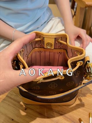 没什么好羡慕的,自己全款拿下! #精致小包包 #美包推荐 #水桶包