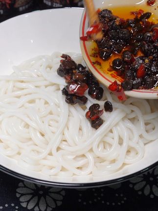 下饭神器野山椒豆豉,拌粉面拌饭都太好吃了 #下饭神器 #野山椒豆豉